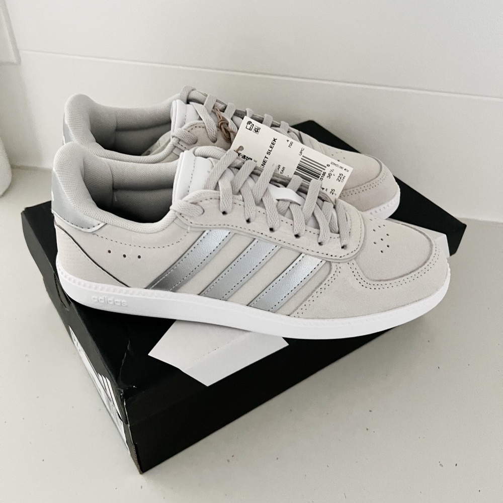 NWT Adidas Breaknet Sleek Sneakers Women’s Size 5.5 Gray White Court Shoes - Picture 2 of 5